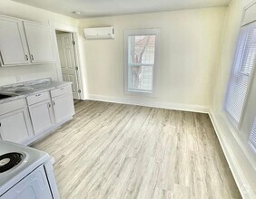 Building Photo - Beautiful Studio in the Desirable Delano D...