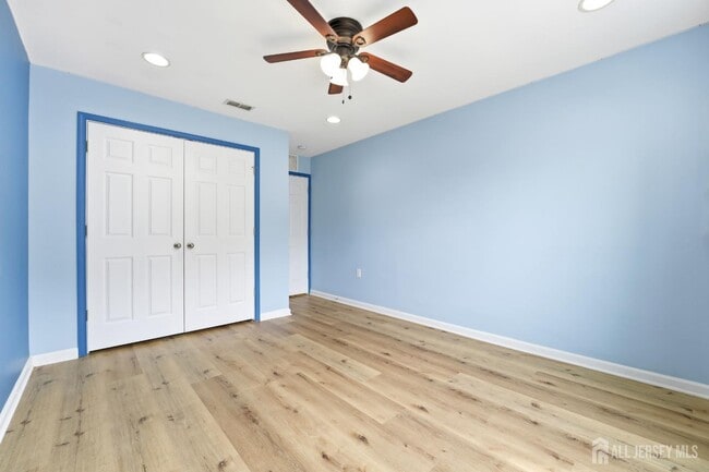 Building Photo - 105 Pearce Ln