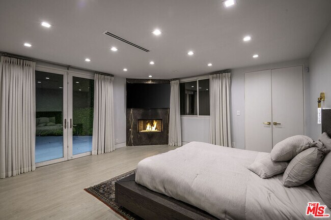 Building Photo - 16601 Park Ln Cir