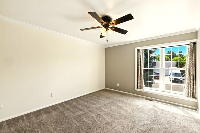 Building Photo - Tri-Level 3 Bedroom 2 Bath Large Backyard ...