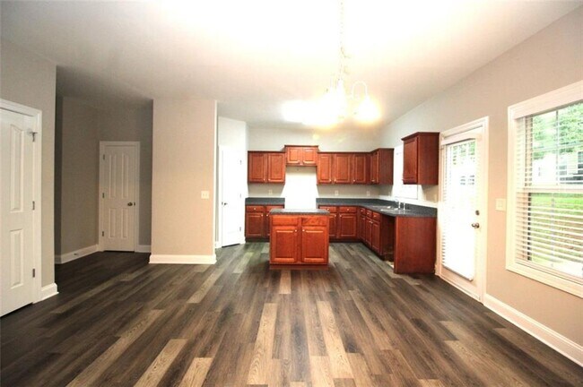 Building Photo - 5721 Apple Grove Rd NE