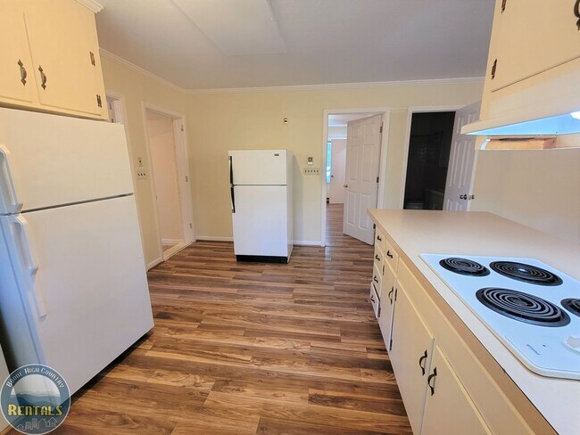 Building Photo - Spacious House Located off the 105 Bypass