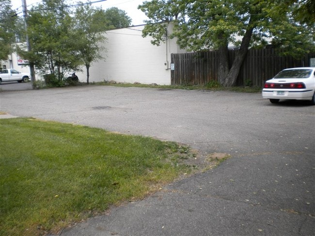 Building Photo - 1 br, 1 bath 4plex - 262 W Liberty St Apt ...