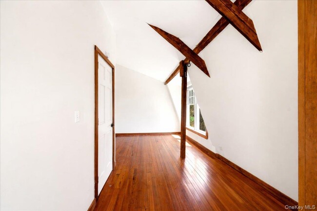 Building Photo - 175 Goldens Bridge Rd