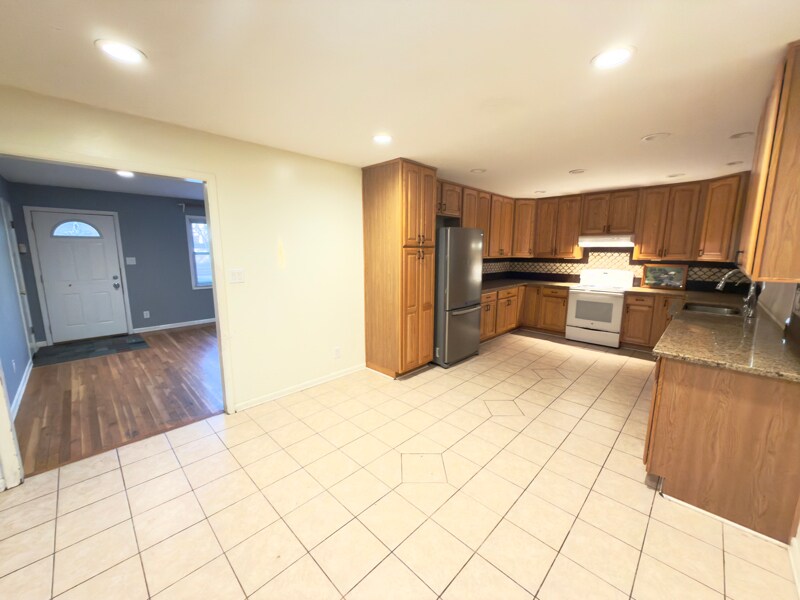 Building Photo - 5246 N 600 W