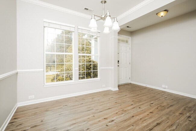 Building Photo - 802 Shefford Town Dr