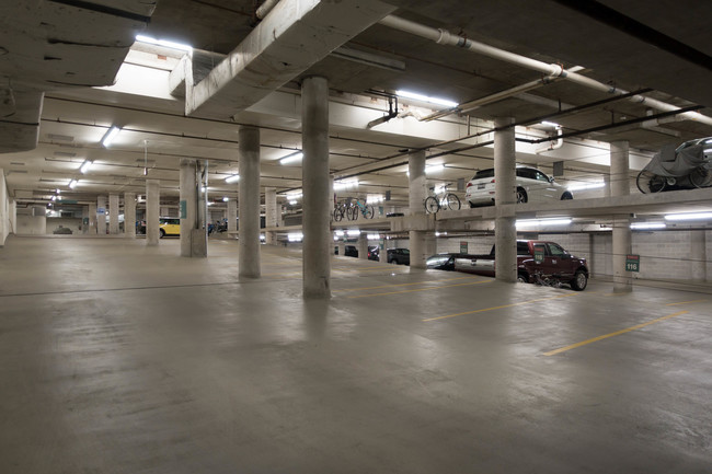 Building Photo - 480 N McClurg Ct