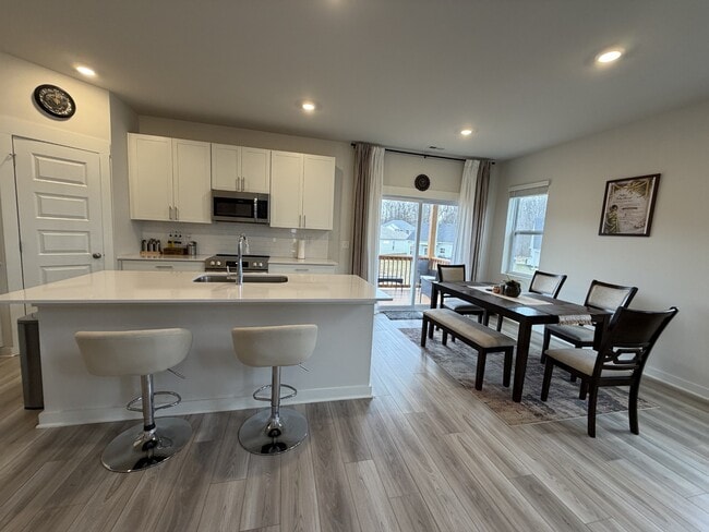 Building Photo - 213 Tartan Dr