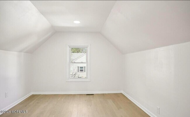Building Photo - 99 Ravine Dr
