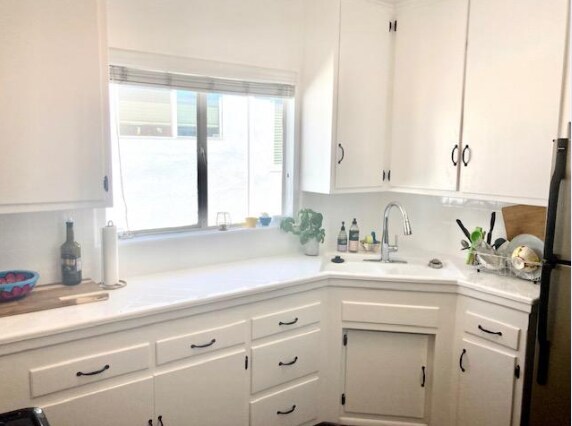 Building Photo - 916 N Sweetzer Ave