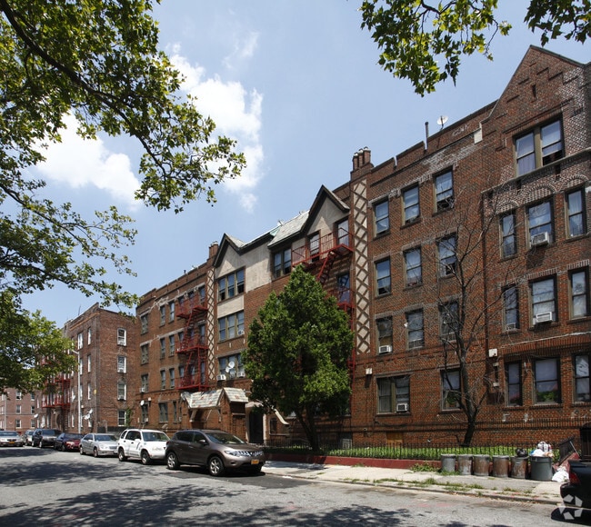 Building Photo - 459 E 92nd St