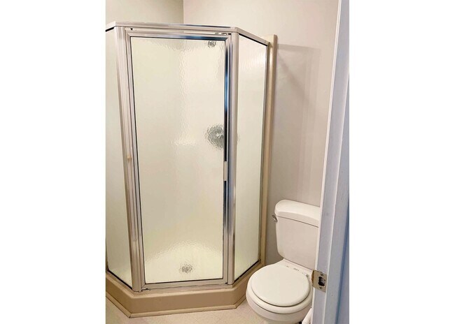 Building Photo - 3227 Bishop St