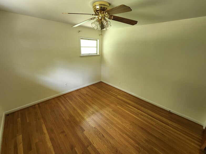 Building Photo - Room in House on Flagler Cir