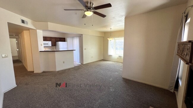 Building Photo - 3 Bedrooms, 2 Baths and a Single Car Garage