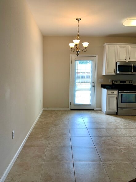 Dining room - 124 Matt Blvd