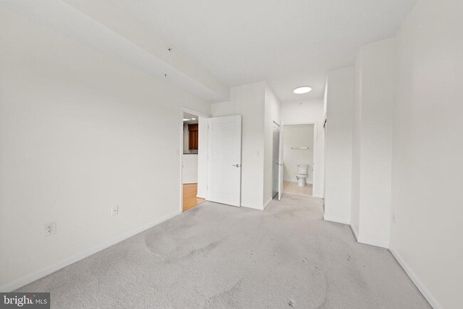 Building Photo - 3101 N Hampton Dr