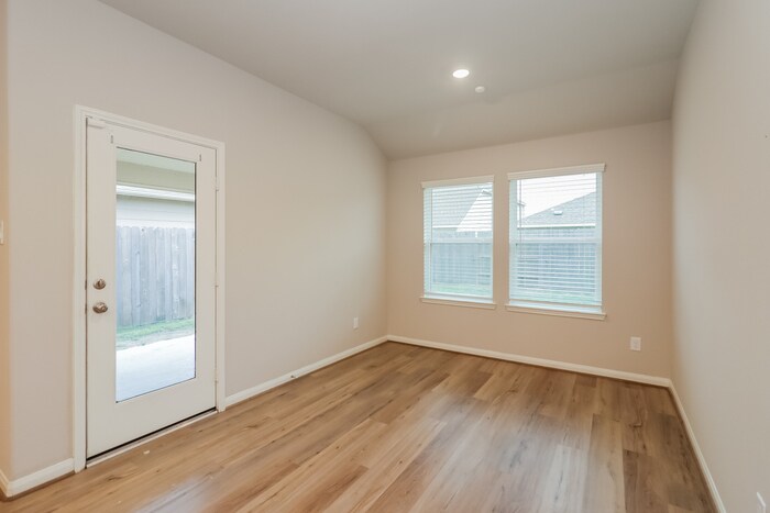 Building Photo - 1022 Modesto Dr