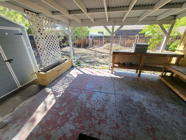 Building Photo - 1010 S Division St