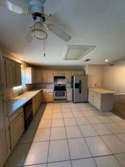 Building Photo - 9540 Laa La Way