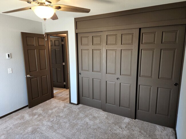 Building Photo - Sunrise Apartments LLC 16 Unit