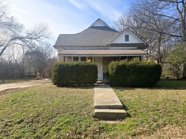 Building Photo - 3 Bed 1 Bath Home in Shawnee