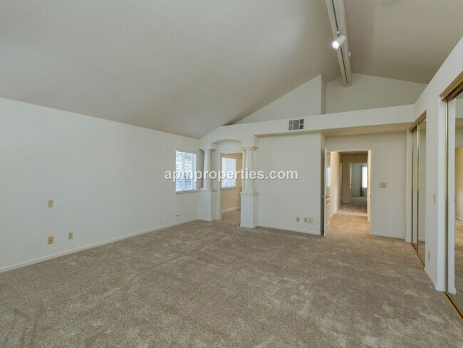Building Photo - Elegant 4 Bedroom, 3 bath, 3-Car Garage in...