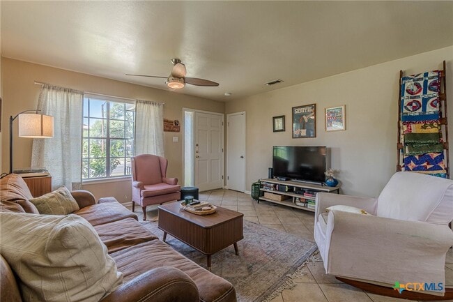 Building Photo - 324 Craddock Ave