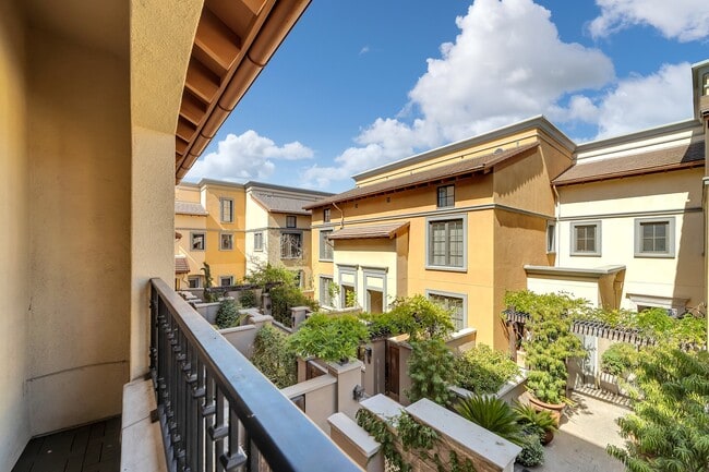 Building Photo - 356 Santana Row