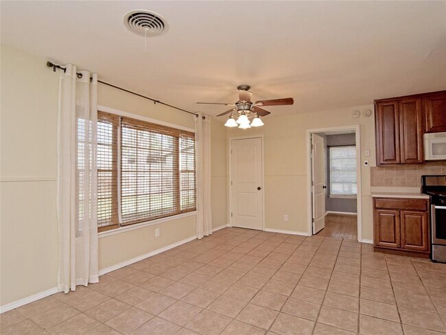 Building Photo - 5300 Middale Ln