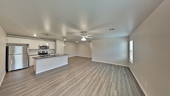 Primary Photo - 2 Bedroom 2 Bathroom 2 Car Garage Duplex w...