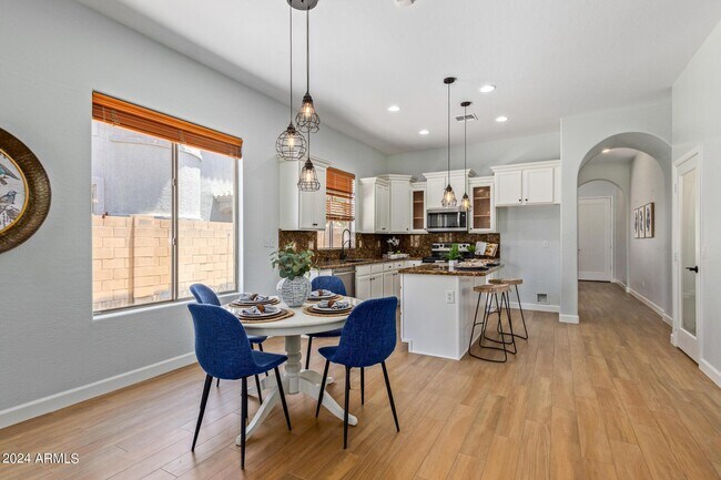 Building Photo - 3010 W Glenhaven Dr