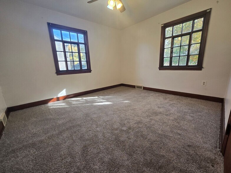 Building Photo - 354 Argonne Dr