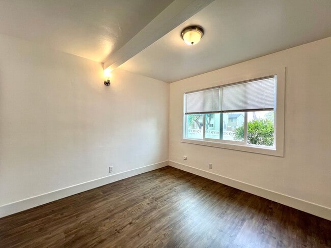 Building Photo - 3 Bedroom Home in Seaside