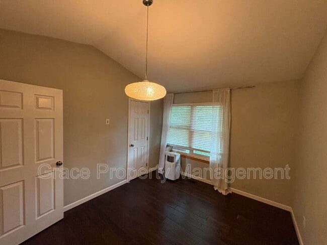 Building Photo - 10607 W Dartmouth Ave