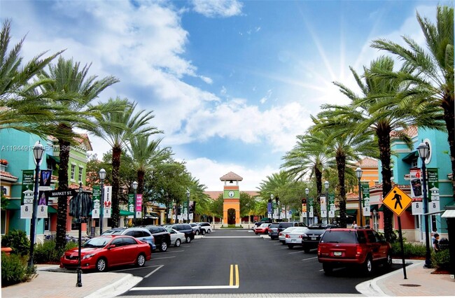 Building Photo - 16168 Laurel Dr