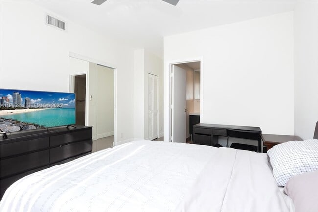 Building Photo - 7818 Dixie Beach Cir