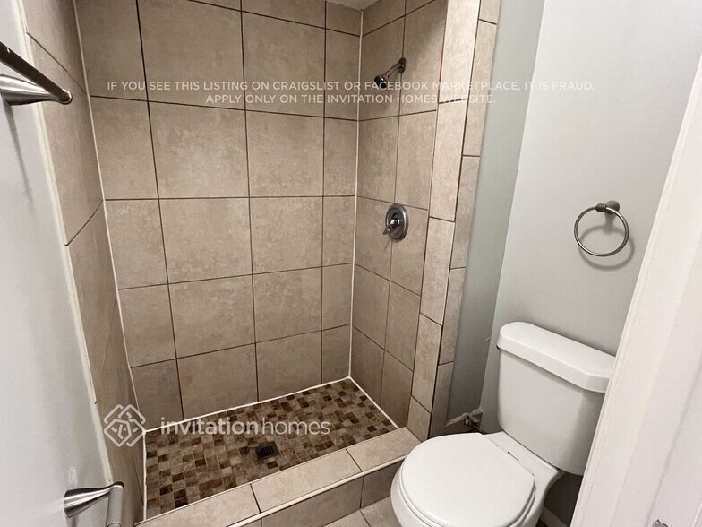 Building Photo - 517 Eastport Dr