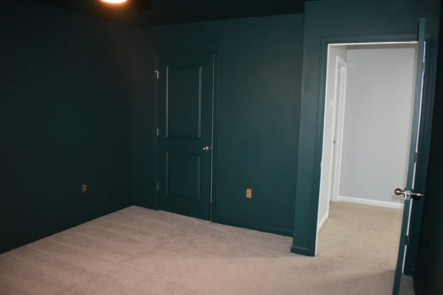 Building Photo - 145 Presley Ln