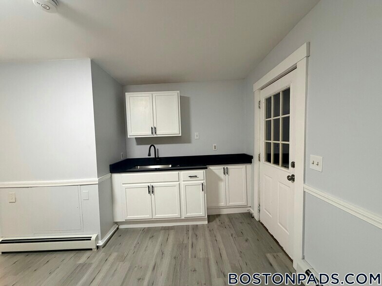 Building Photo - 32 Worcester St