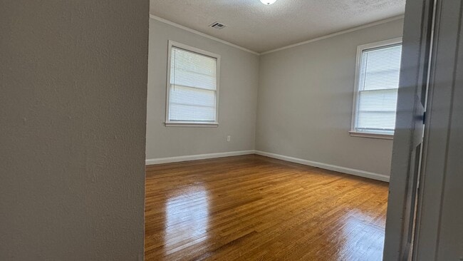 Building Photo - 4533 Dunn Ave