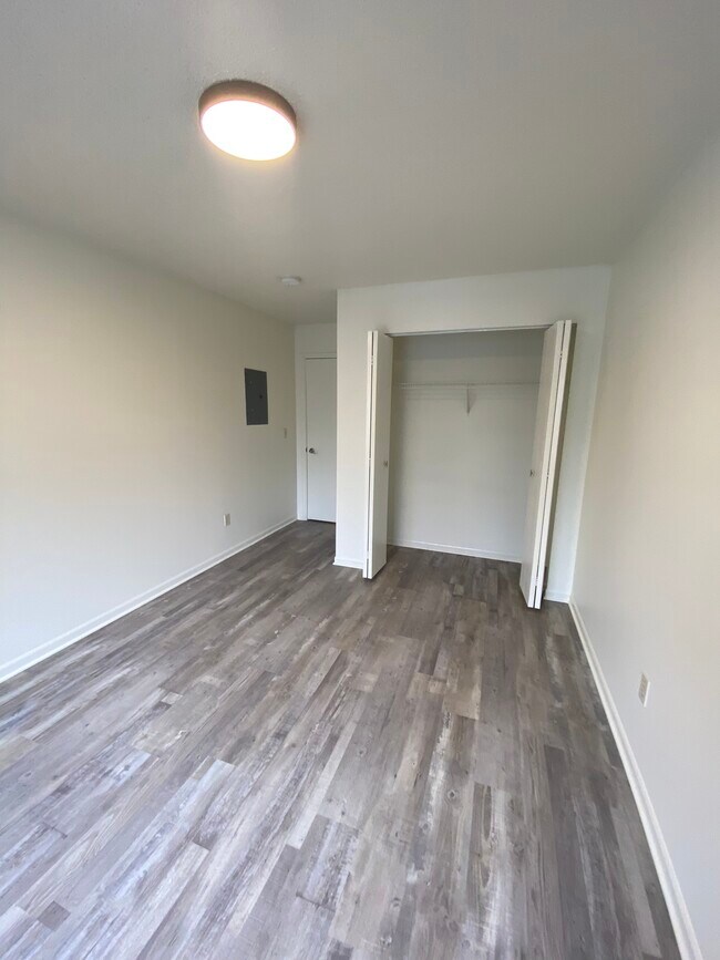 Building Photo - 395