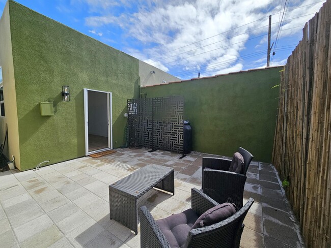 Building Photo - 2711 W 60th St