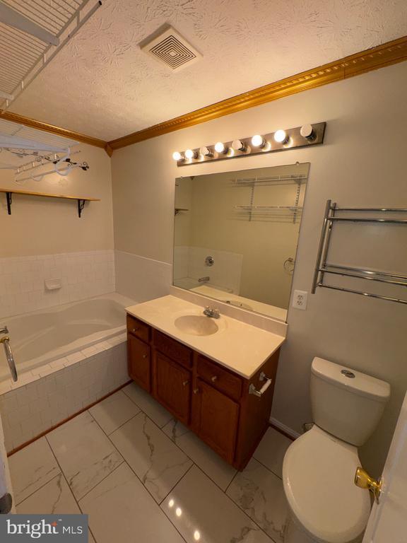Building Photo - 9805 Doubletree Terrace