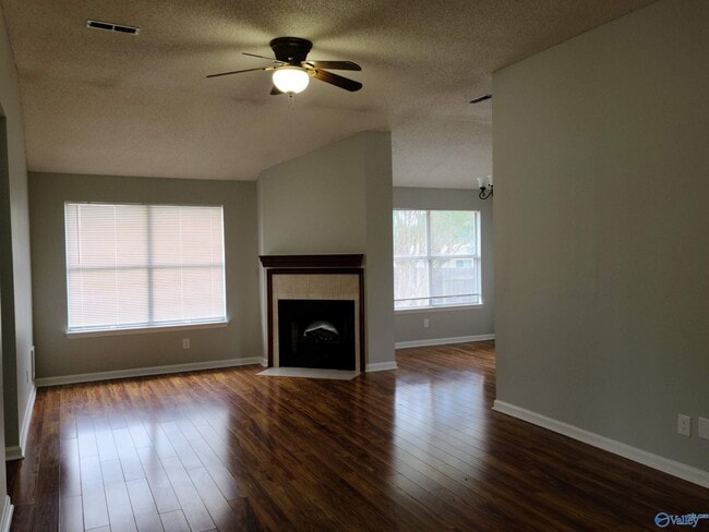 Building Photo - 201 Swallowtail Ln