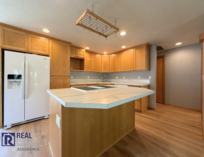 Building Photo - Beautiful 3-Bedroom Home with Fenced Yard, Central A/C & 2-Car Garage