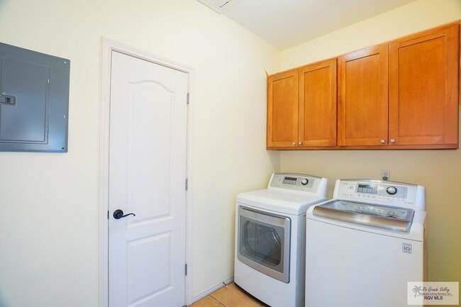 Building Photo - 3495 Boca Chica Blvd