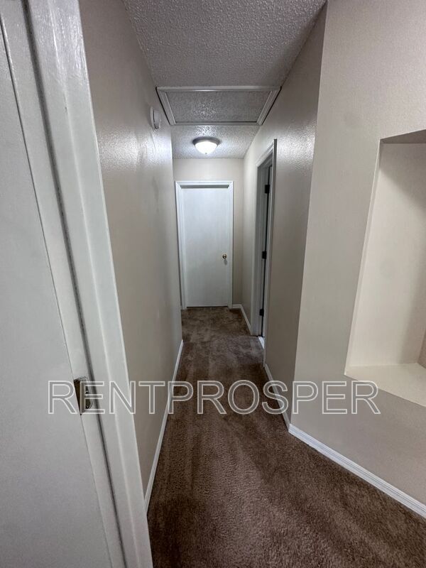 Building Photo - 5980 Scotchwood Glen