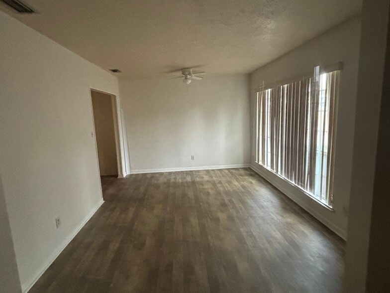 Building Photo - 929 Cypress Ave