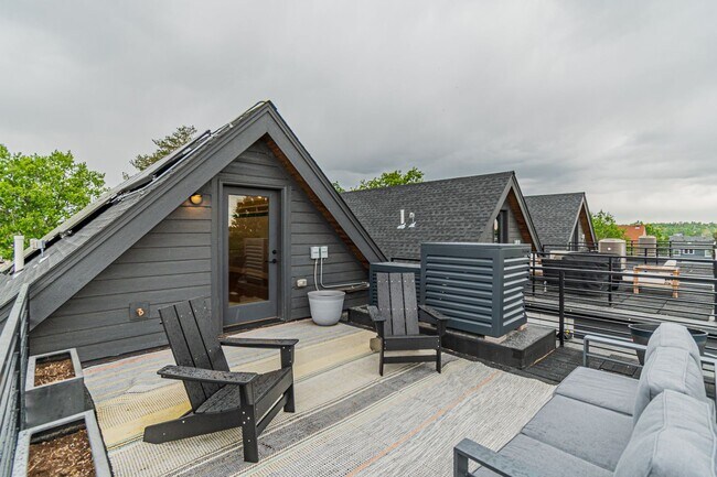 Building Photo - Luxury 3BD, 2.5BA Sloan's Lake Home with Top Floor Flex Room