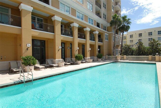 Building Photo - 750 N Tamiami Trl